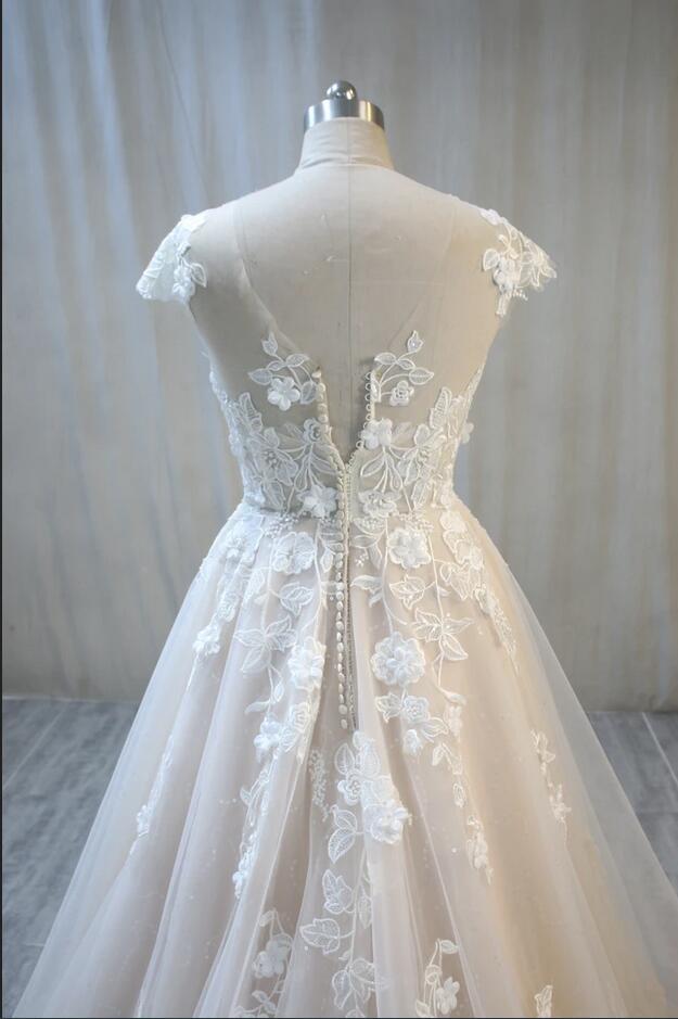 A-Line Vintage Backless Bateau Wedding Dress with Tulle Appliques and Lace