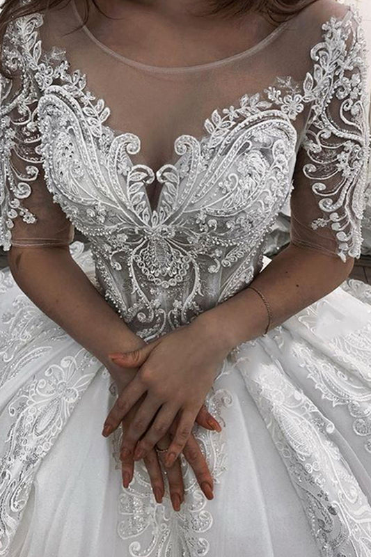 Elegant Short-Sleeve Ball Gown in Sheer Tulle with Appliques