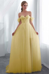Elegant Long Tulle Wedding Dress with Off-the-Shoulder Design