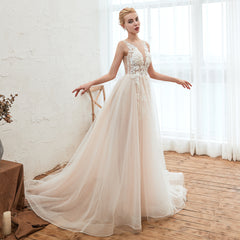 Open Back Vintage A-line Wedding Dress with Floral Lace in Bateau Tulle