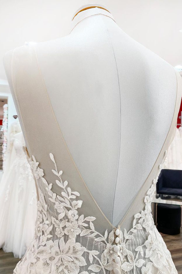 Elegant A-line Wedding Gown with Sweetheart Neckline and Open Back in Stunning Tulle