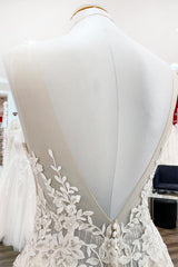 Elegant A-line Wedding Gown with Sweetheart Neckline and Open Back in Stunning Tulle