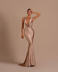 Champagne Deep V-neck Mermaid Prom Dress ¨C Slimming Long Evening Gown | Tuddos