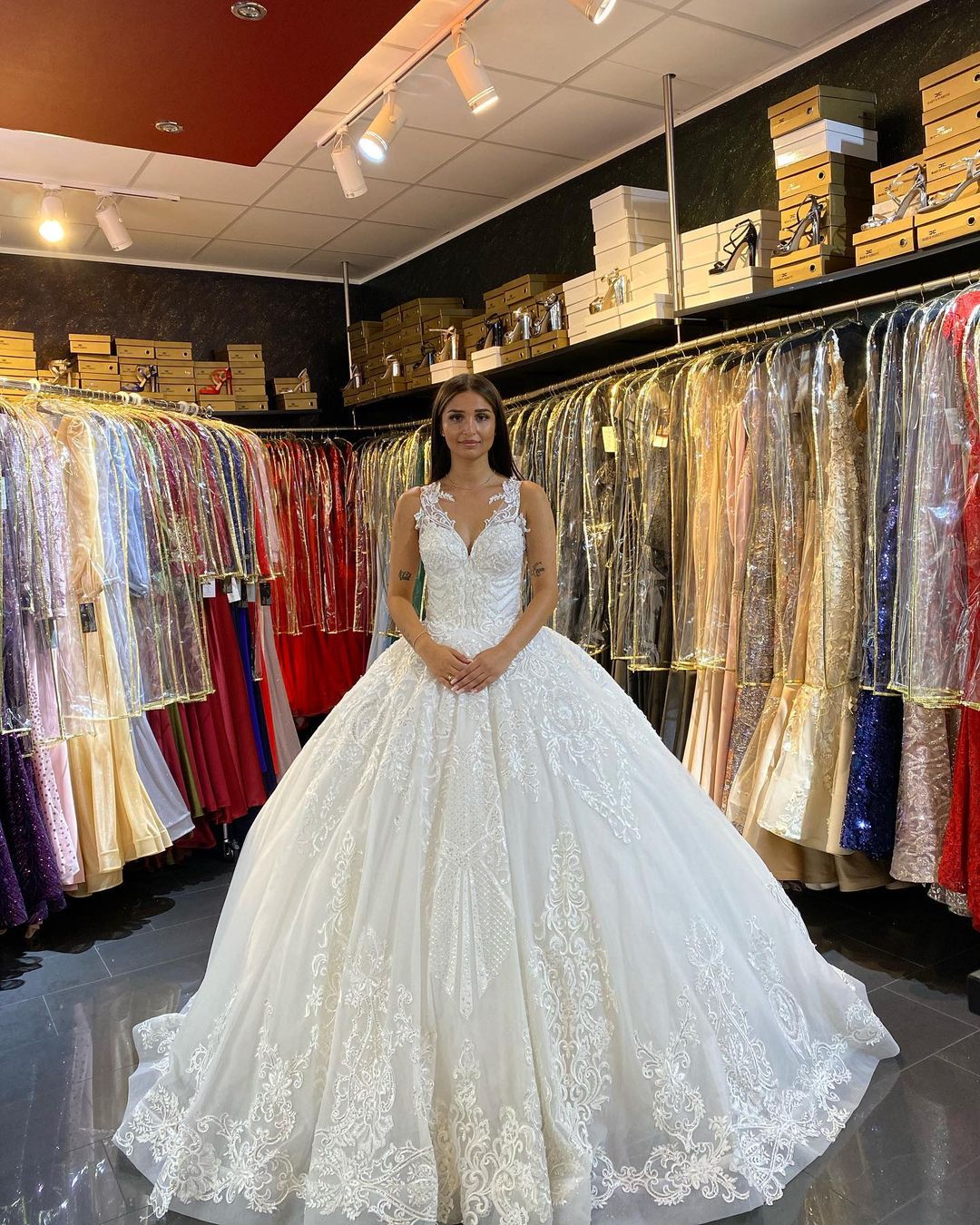 V-neck Applique Lace Wedding Dress with Backless Modern Floor-length Train