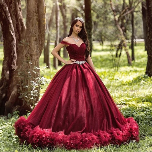 Elegant Off-the-shoulder Princess Wedding Gown in Long Tulle