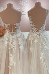 Elegant A-Line Floor-length Wedding Gown with Backless Design and Tulle Lace Appliques