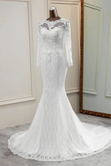 Elegant Mermaid Bridal Gown with Long Sleeves and Tulle Details