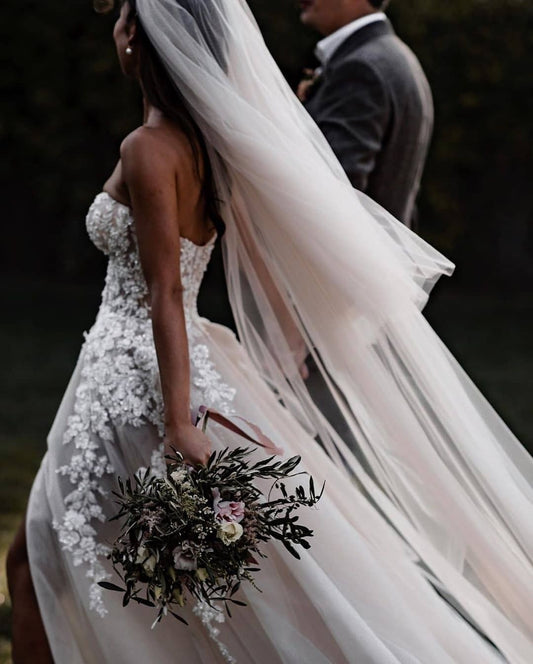 Elegant Sweetheart A-line Wedding Gown with 3D Floral Lace and Tulle