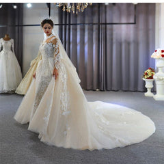 Elegant Sweetheart A-Line Wedding Gown with Long Sleeves and Lace Appliques