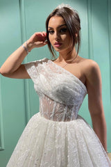 Elegant One-Shoulder Princess Gown in Tulle, Sleeveless and Long