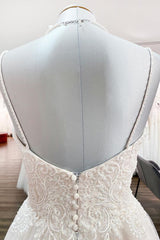 Elegant A-line Wedding Gown with Sweetheart Neckline and Tulle Lace Details