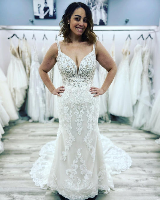 Sweetheart Mermaid Wedding Dress with Elegant Spaghetti Straps and Lace Appliques, Floor-length