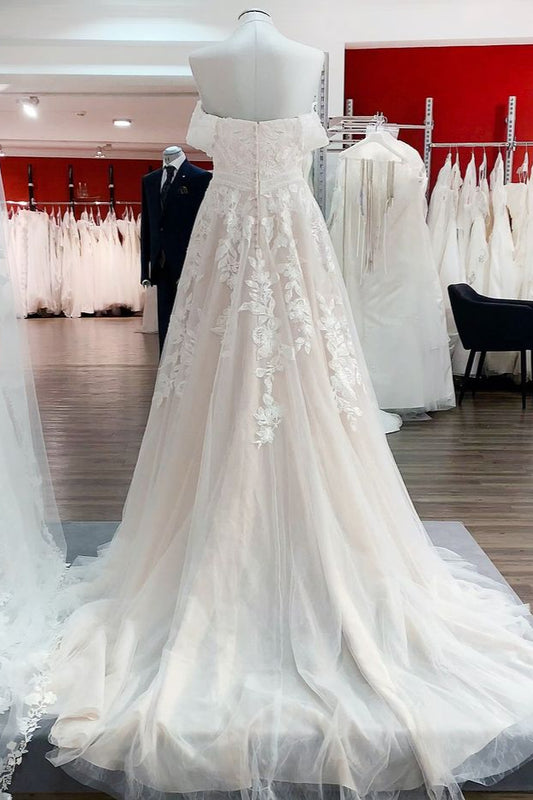 Elegant Off-the-shoulder A-line Wedding Dress in Tulle Lace with Appliques