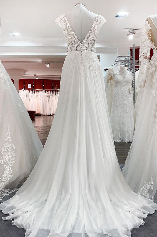 Elegant A-line V-neck Wedding Gown in Tulle with Lace Appliques
