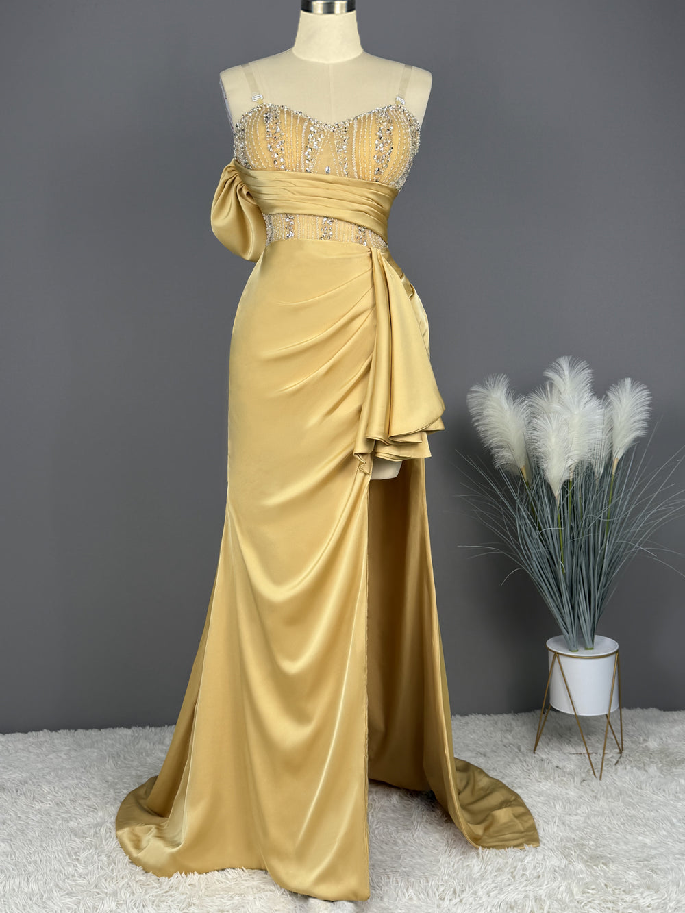 Elegant Spaghetti Straps Split Mermaid Prom Dress Long Pleated Sleeveless Evening Gown with Beading Sequins
