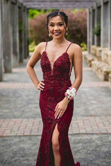 Stunning Burgundy Spaghetti-Straps Prom Dresses Mermaid Slit With Appliques