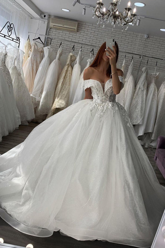 Sweetheart Off-The-Shoulder Lace Ball Gown Wedding Dress in Shiny Finish