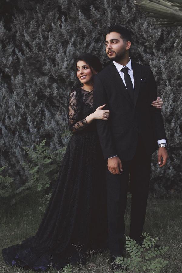 Elegant Black A-line Wedding Gown with Long Tulle Lace Sleeves