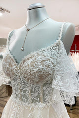 Elegant Sweetheart Tulle Wedding Dress with Long A-line Sleeves and Lace Appliques