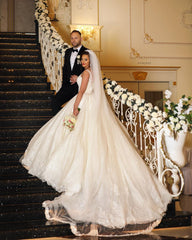 Elegant V-neck Tulle Wedding Ball Gown Featuring Lace Appliques