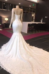Sweetheart Mermaid Wedding Gown in Lace with Sleeveless Design