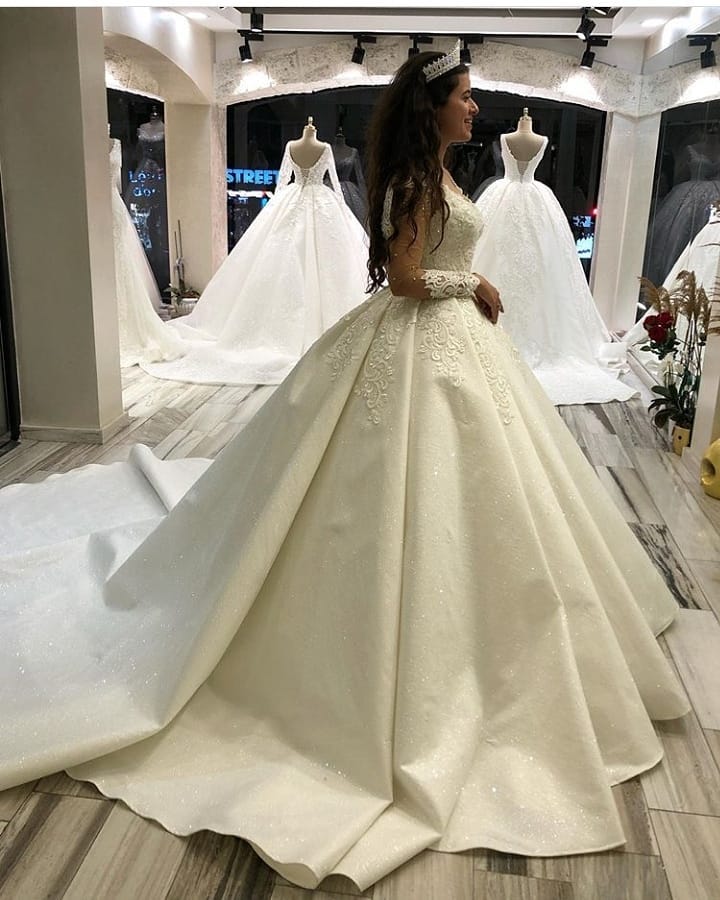 Elegant Sweetheart Princess Wedding Gown with Long Satin Sleeves and Appliques