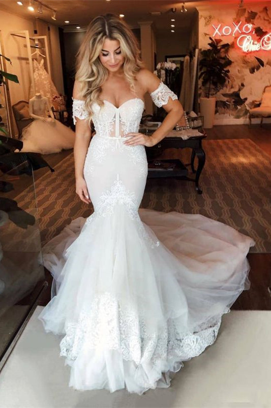 Elegant Sweetheart Lace Mermaid Wedding Gown Featuring Removable Sleeves