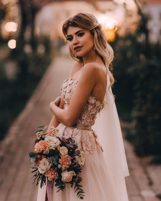 Elegant Long A-line Bridal Gown in Classic Sweetheart Tulle with Lace Appliques