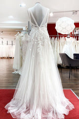 Elegant Open Back Sleeveless A-line Tulle Wedding Dresses with Lace Appliques