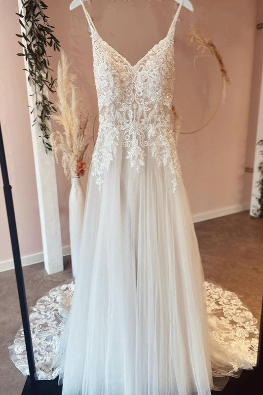Sweetheart A-Line Wedding Dress with Pretty Spaghetti Straps and Appliques Lace in Tulle