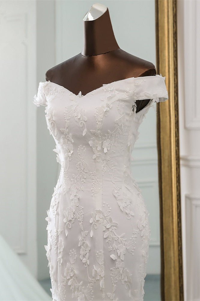 Elegant Mermaid Bridal Gown with Off-The-Shoulder Tulle Lace