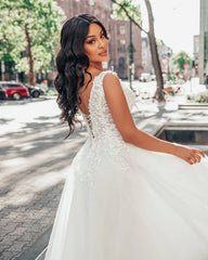 Elegant Deep V-neck A-Line Floor-length Bridal Gown in Tulle Floral Lace