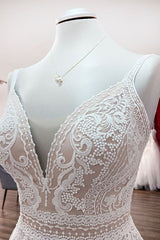 Elegant Long A-line Wedding Dresses Featuring Ruffles, Tulle Lace, and Open Back