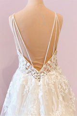Sweetheart A-Line Wedding Dress with Modern Spaghetti Straps and Floor-Length Tulle