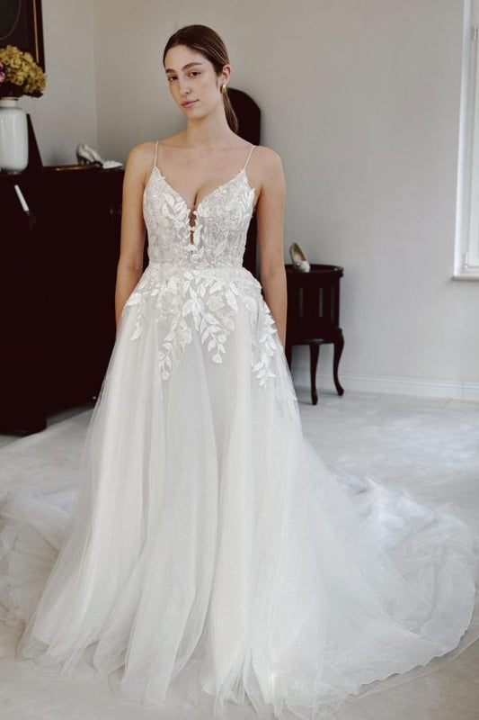 RjerStore A Line Spaghetti Straps V-Neck Backless Tulle Applique Prom Dresses