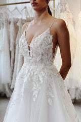 Rjerstore A Line Spaghetti Straps V-Neck Backless Tulle Applique Prom Dresses