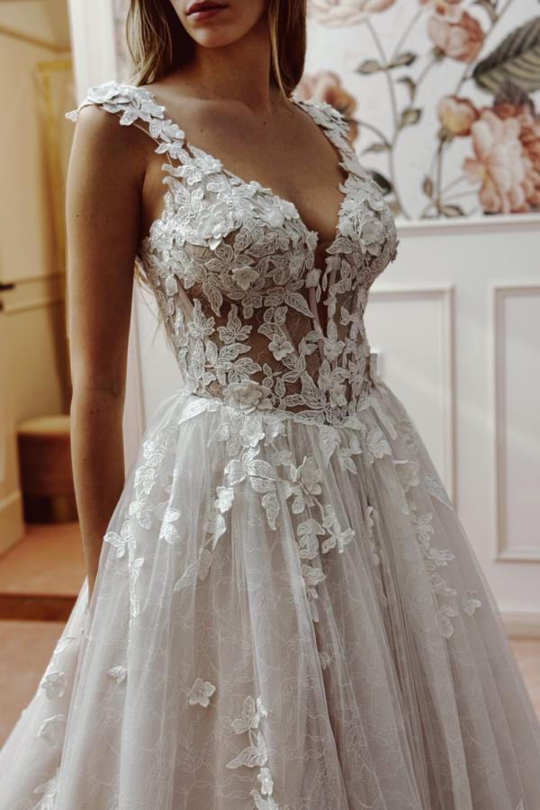 RjerStore A Line V-Neck Spaghetti Sleeveless Tulle Applique Prom Dresses