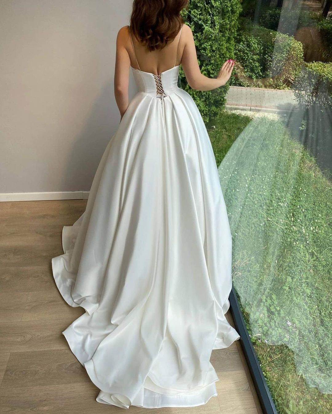 Elegant Sweetheart Spaghetti-Strap Satin Ball Gown Wedding Dress