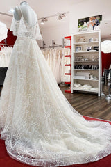 Elegant Sweetheart Tulle Wedding Dress with Long A-line Sleeves and Lace Appliques