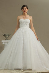 Sweetheart Ball Gown Wedding Dress with Appliques in an Off-Shoulder Style