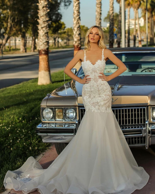 Elegant Backless Mermaid Wedding Gown with Sweetheart Neckline and Lace Details