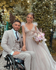 Elegant V-neck A-line Bridal Gown in Tulle Lace with Feathers