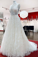 Elegant A-Line Lace Wedding Gowns with Open Back and Tulle Appliques