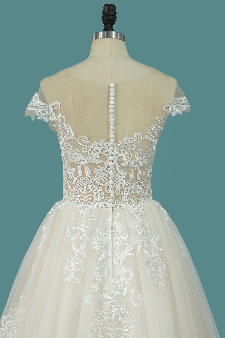 Elegant Bateau Neckline Wedding Gown with Floor-length A-Line Ruffles and Lace Tulle Appliques
