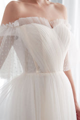 Beach Wedding Dress in Tulle with Off-the-Shoulder Design