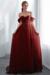 Elegant Long Tulle Wedding Dress with Off-the-Shoulder Design