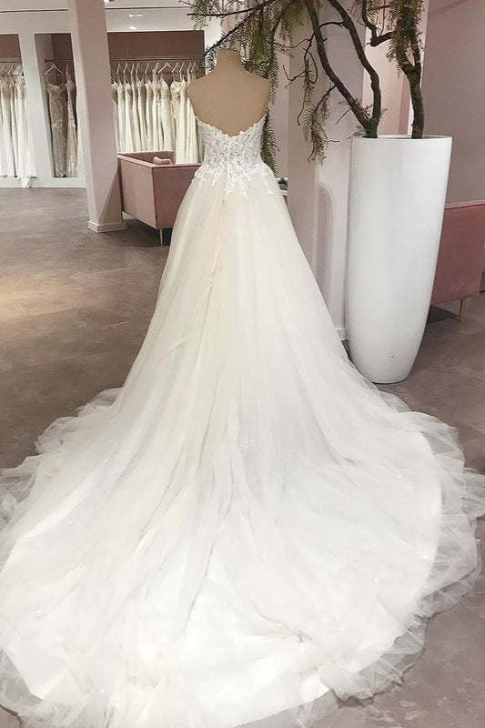 Elegant Sweetheart A-Line Wedding Gown with Backless Lace and Tulle Details