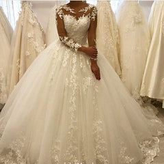 Classic Bateau Neckline Vintage A-Line Wedding Gown with Long Sleeves and Tulle Lace Ruffles