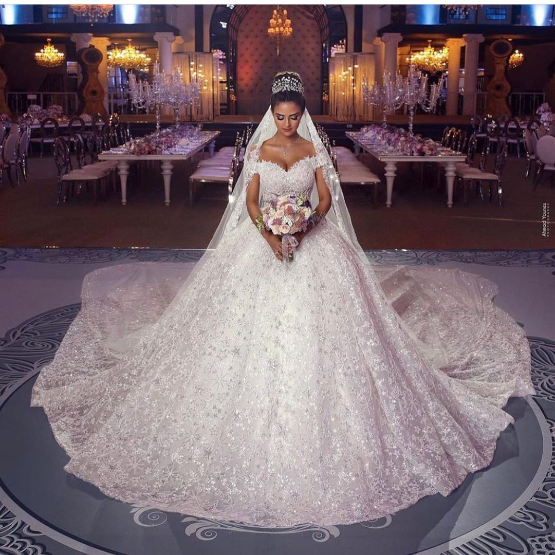 Elegant Off-the-shoulder Princess Wedding Gown with Lace Details