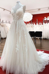 Long A-line Vintage Wedding Dresses With V-Neck, Open Back, and Lace Ruffles in Tulle